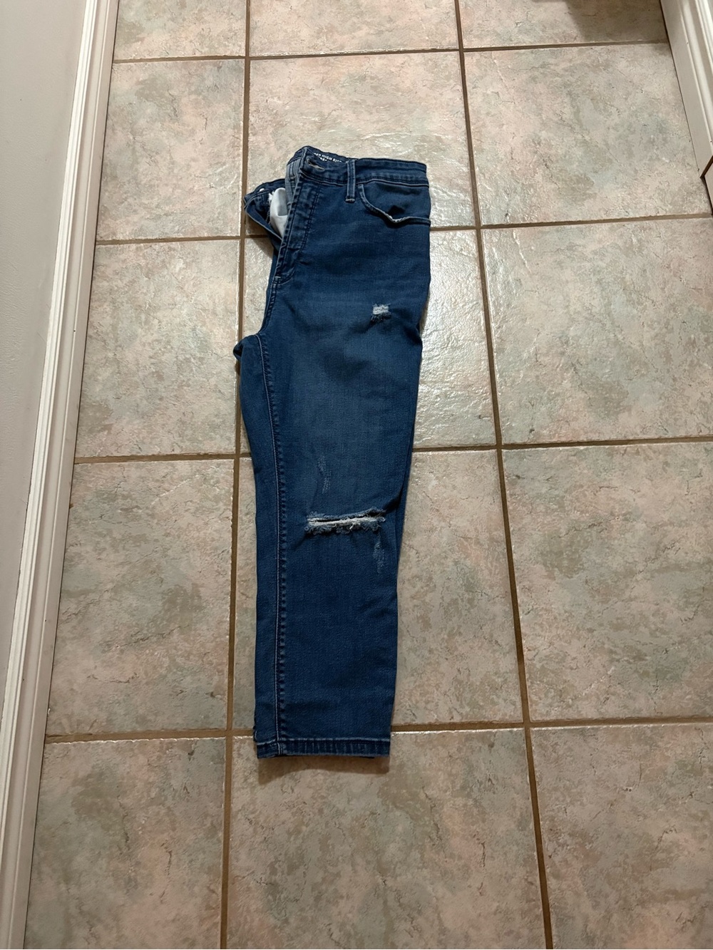 Reitmans Dark Blue Ankle Crop Distressed Women's Jeans